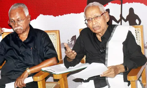தமிழ்நாடு கவர்னர் போட்டி அரசாங்கம் நடத்தி வருகிறார் -கி.வீரமணி பேட்டி