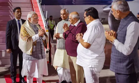 பிரதமர் மோடி குஜராத்தில் சுற்றுப்பயணம் - உலகளாவிய வர்த்தக கண்காட்சியை தொடங்கி வைக்கிறார்