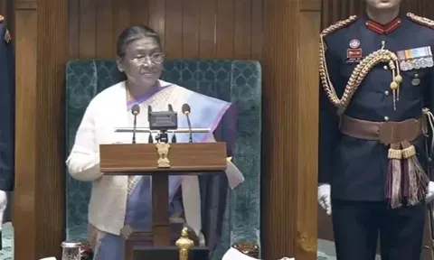 நாடாளுமன்றத்தில் 1.15 மணி நேரம் உரையாற்றிய ஜனாதிபதி திரவுபதி முர்மு