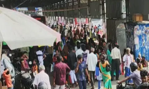 மின்சார ரெயில்கள் ரத்து: தாம்பரம் பேருந்து நிலையத்தில் அலைமோதும் மக்கள் கூட்டம்