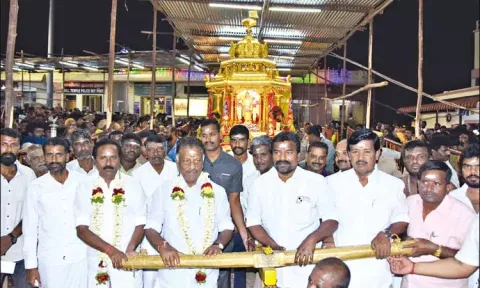 பழனி முருகன் கோவிலில் மோடி பெயரில் தங்கரதம் இழுத்து ஓ.பன்னீர்செல்வம் வழிபாடு