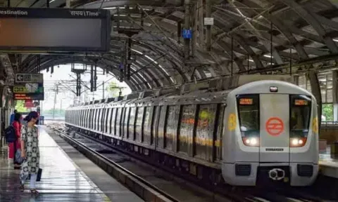 பிரதமர் இல்ல முற்றுகை போராட்டம் எதிரொலி; டெல்லி மெட்ரோ புது அறிவிப்பு