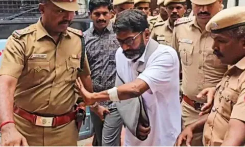 சவுக்கு சங்கர் வீடு, அலுவலகத்தில் போலீசார் திடீர் சோதனை
