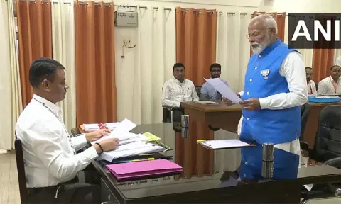 வாரணாசியில் வேட்புமனு தாக்கல் செய்தார் பிரதமர் மோடி