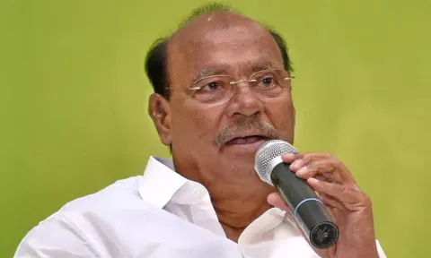 தமிழகத்தில் பள்ளிகள் திறப்பை ஒத்திவைக்க வேண்டும் - டாக்டர் ராமதாஸ் வலியுறுத்தல்