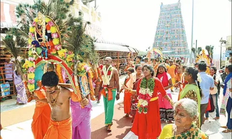 வைகாசி கிருத்திகை: திருத்தணி முருகன் கோவிலில் 3 மணி நேரம் காத்திருந்து தரிசனம் செய்த பக்தர்கள்