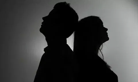 தங்கும் விடுதியில் கணவன்-மனைவி விஷம் குடித்து தற்கொலை