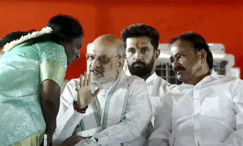 சந்திரபாபு நாயுடு பதவியேற்பு விழாவில்...தமிழிசையை கண்டித்தாரா அமித்ஷா?