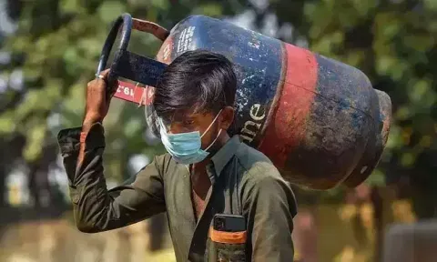 வணிக பயன்பாட்டுக்கான சிலிண்டர் விலை ரூ.31 குறைவு