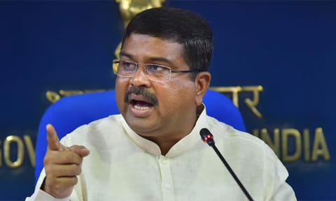 நீட் விவகாரத்தில் தவறான தகவல்களை எதிர்க்கட்சிகள் பரப்புகின்றன: தர்மேந்திர பிரதான் குற்றச்சாட்டு