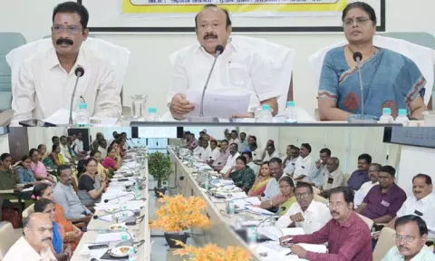 சர்க்கரை ஆலைகளின் செயல்பாடுகள் குறித்து அமைச்சர் தலைமையில் ஆய்வு கூட்டம்
