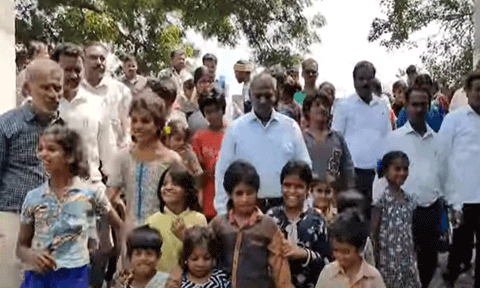 படிப்பை பாதியில் நிறுத்திய 51 மாணவர்களை மீண்டும் பள்ளியில் சேர்த்த திருவண்ணாமலை கலெக்டர்