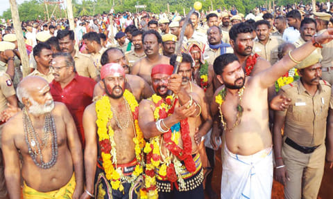 கற்குவேல் அய்யனார் கோவிலில் கள்ளர் வெட்டு திருவிழா