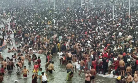 மகா கும்பமேளா குறித்து அவதூறு: 140 சமூக வலைதள பக்கங்கள் மீது வழக்குப்பதிவு
