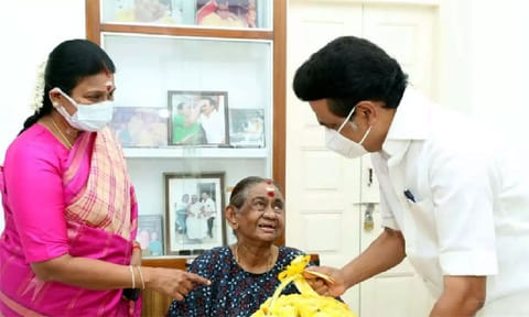 தயாளு அம்மாள் ஆஸ்பத்திரியில் அனுமதி.... நலம் விசாரித்தார் முதல்-அமைச்சர் மு.க.ஸ்டாலின்