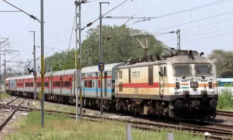 எர்ணாகுளம்-பெங்களூரு இன்டர்சிட்டி ரெயில் மாற்று பாதையில் இயக்கம்