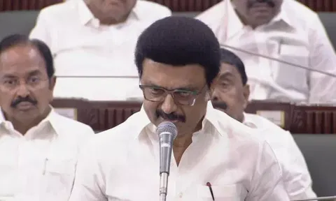 டெல்லியில் எடப்பாடி பழனிசாமி யாரை சந்திக்கிறாரோ, அவரிடம் இருமொழி கொள்கையை வலியுறுத்தட்டும்: மு.க.ஸ்டாலின்