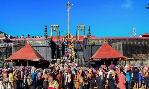 நாளை விஷு கனி தரிசனம்.. சபரிமலையில் குவியும் பக்தர்கள்
