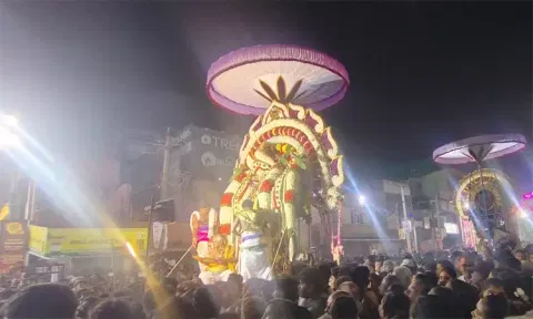 பொன்னேரி திருவாயர்பாடியில் பிரம்மோற்சவ அரிஅரன் சந்திப்பு