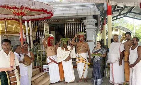 அப்பலாயகுண்டா பிரசன்ன வெங்கடேஸ்வரர் கோவிலில் ஆழ்வார் திருமஞ்சனம்