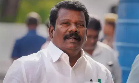 பள்ளி வேன் விபத்தில் குழந்தைகள் பலி; அதிர்ச்சியும், வேதனையும் அடைந்தேன்: செல்வப்பெருந்தகை அறிக்கை