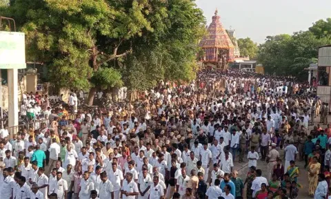 கண்டதேவி சொர்ணமூர்த்தீஸ்வரர் கோவில் தேரோட்டம்