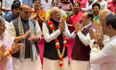 தேசிய ஜனநாயக கூட்டணியின் நாடாளுமன்றக்குழு கூட்டத்தில் பிரதமர் மோடிக்கு பாராட்டு