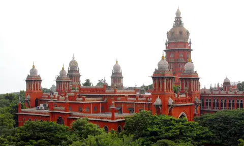 தூய்மைப்பணியை தனியாருக்கு வழங்க தடையில்லை: சென்னை ஐகோர்ட்டு உத்தரவு