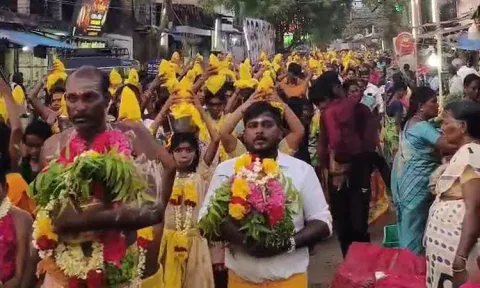 உடன்குடி சிவலூர் முத்தாரம்மன் கோவில் கொடை விழா- பால்குட ஊர்வலம்