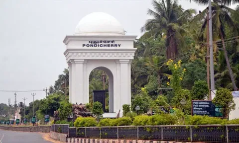 புதுச்சேரியில் நாளை பள்ளி, கல்லூரிகளுக்கு விடுமுறை