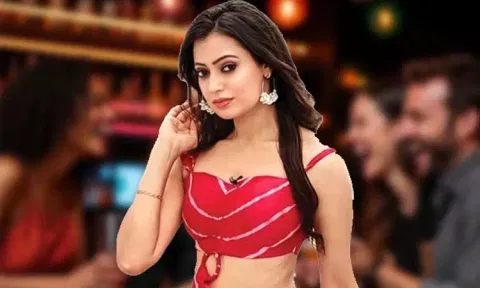 என் மனதில் புத்துணர்ச்சியை உணர மது அருந்துகிறேன்- நடிகை வர்ஷா