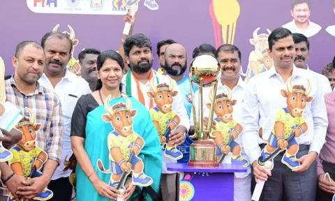 ஜுனியர் ஆக்கி உலகக்கோப்பையை அறிமுகம் செய்து வைத்தார் கனிமொழி எம்.பி.,
