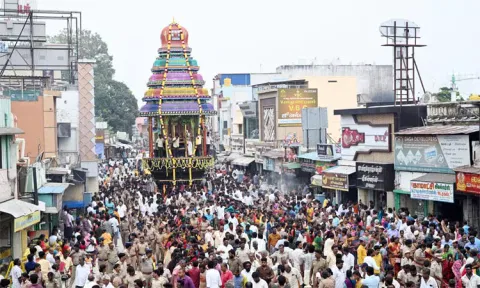 திருவண்ணாமலை: புனரமைக்கப்பட்ட பராசக்தி அம்மன் தேர் வெள்ளோட்டம்- பெண்கள் வடம் பிடித்து இழுத்தனர்