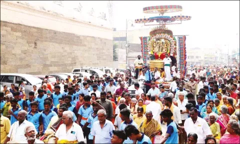 திருவண்ணாமலை கார்த்திகை தீபத் திருவிழா: நாக வாகனத்தில் சந்திரசேகரர் வீதிஉலா