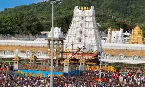 திருப்பதி ஏழுமலையான் கோவிலுக்கு ரூ. 1 கோடி காணிக்கை அளித்த ஈரோடு பக்தர்...!