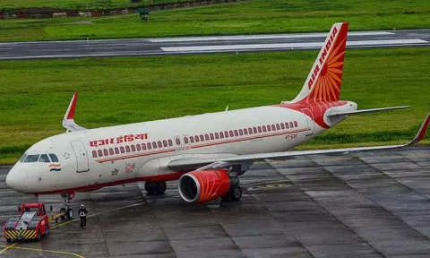 எஞ்சின் கோளாறு: டெல்லியில் அவசர அவசரமாக தரையிறங்கிய ஏர் இந்தியா விமானம்