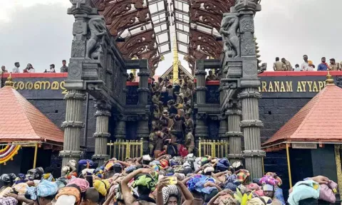சபரிமலையில் இதுவரை 30 லட்சம் பக்தர்கள் சாமி தரிசனம் ..கடந்த ஆண்டை விட குறைவு