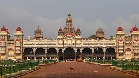 Blast happened near Mysuru Palace (Photo: Wikipedia/Muhammad Mahdi Karim)
