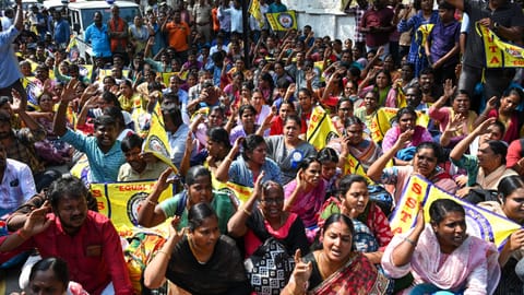 Secondary grade teachers protest