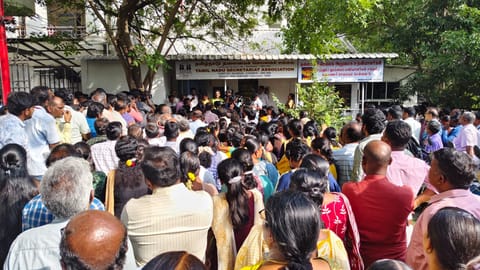 Secretariat staff protest against the TNAPS