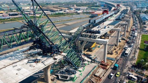 A construction crane that collapsed on the Rama 2 Road elevated expressway in Samut Sakhon province, Thailand on Thursday, Jan. 15, 2026.