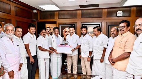 O Panneerselvam joins DMK in presence of CM Stalin