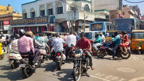 Chaotic movement of traffic at the junction of Triplicane High Road and Bharati Salai
