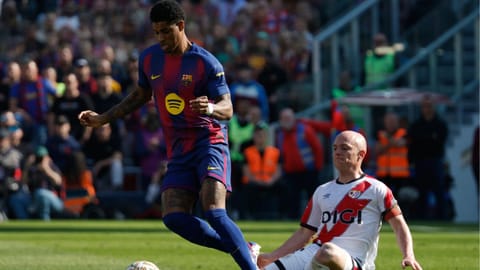 Barcelona's Marcus Rashford in action in front of Rayo's Isi Palazon during a La Liga soccer match between Barcelona and Rayo Vallecano in Barcelona, Spain, Sunday, March 22, 2026.