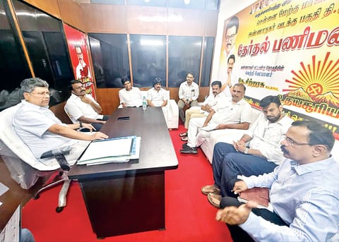 Sabareesan holds review meeting with Anna Nagar and Thousand Lights candidates