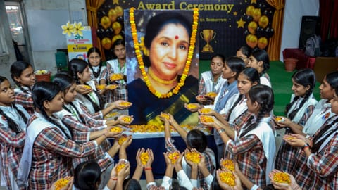 Students pay tributes to the late legendary playback singer Asha Bhosle, in Mirzapur, Monday, April 13, 2026