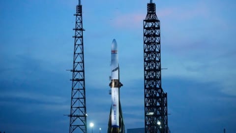 A Blue Origin New Glenn rocket stands ready for launch at the Cape Canaveral Space Force station in Cape Canaveral