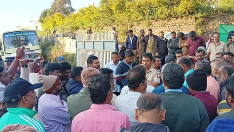 TNSTC staff protest in Kotagiri