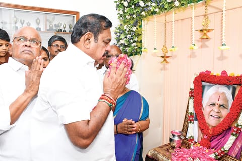 EPS paying floral tributes to Pollachi Jayaram mother