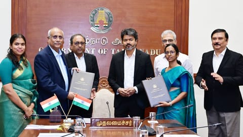 CM Vijay with members of Larsen and Toubro